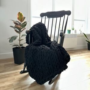 HANDMADE KNIT BLANKET🧶